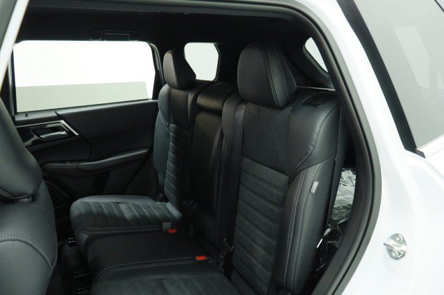 New 2026 Mitsubishi Outlander LE FWD image 24