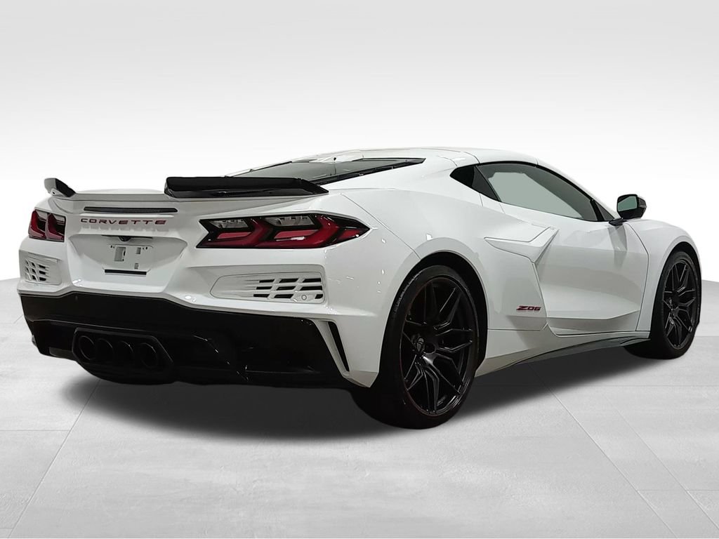 Used 2025 Chevrolet Corvette Z06 RWD image 3
