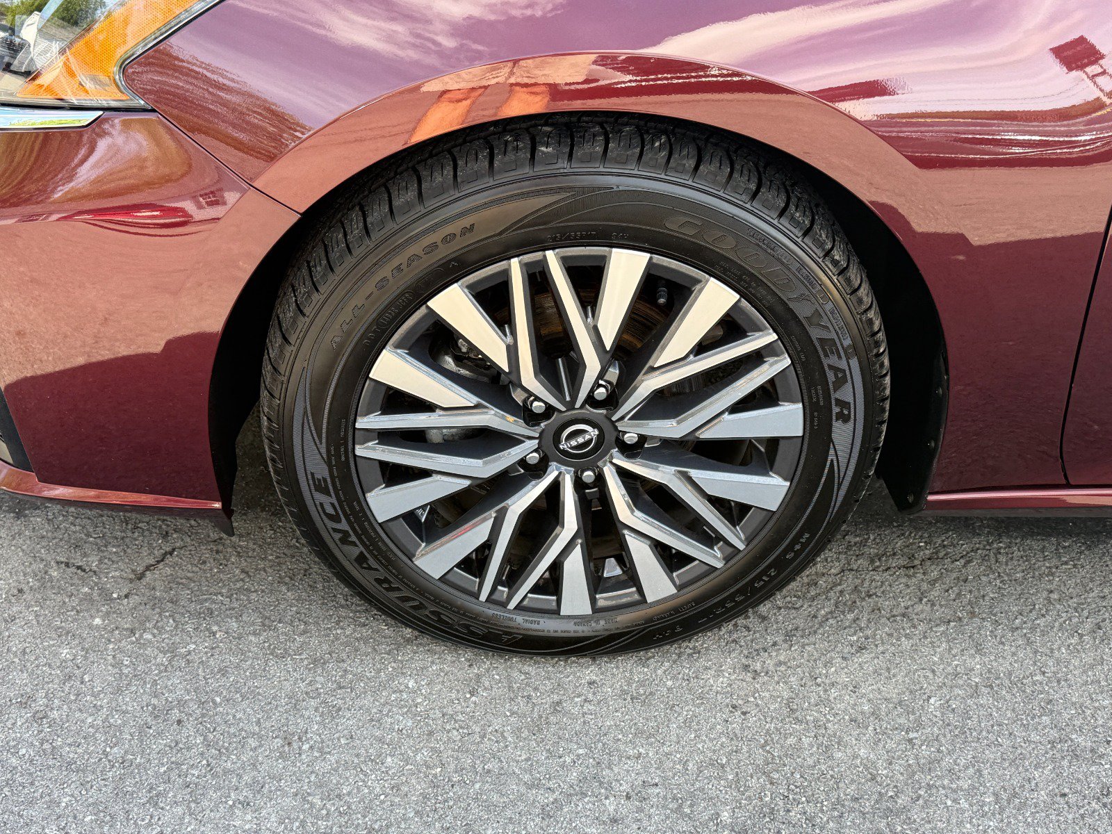Used 2025 Nissan Altima 2.5 SV FWD image 9
