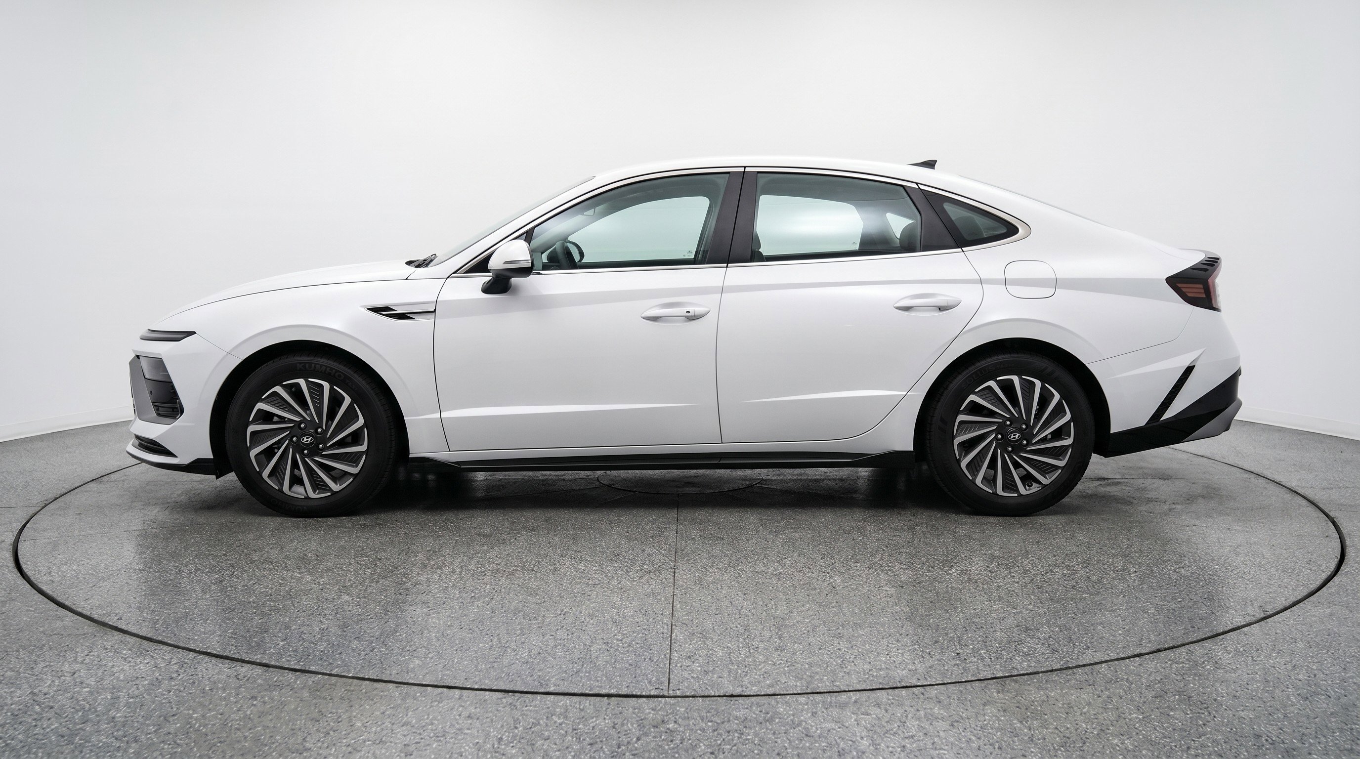 Used 2025 Hyundai Sonata SEL FWD image 5