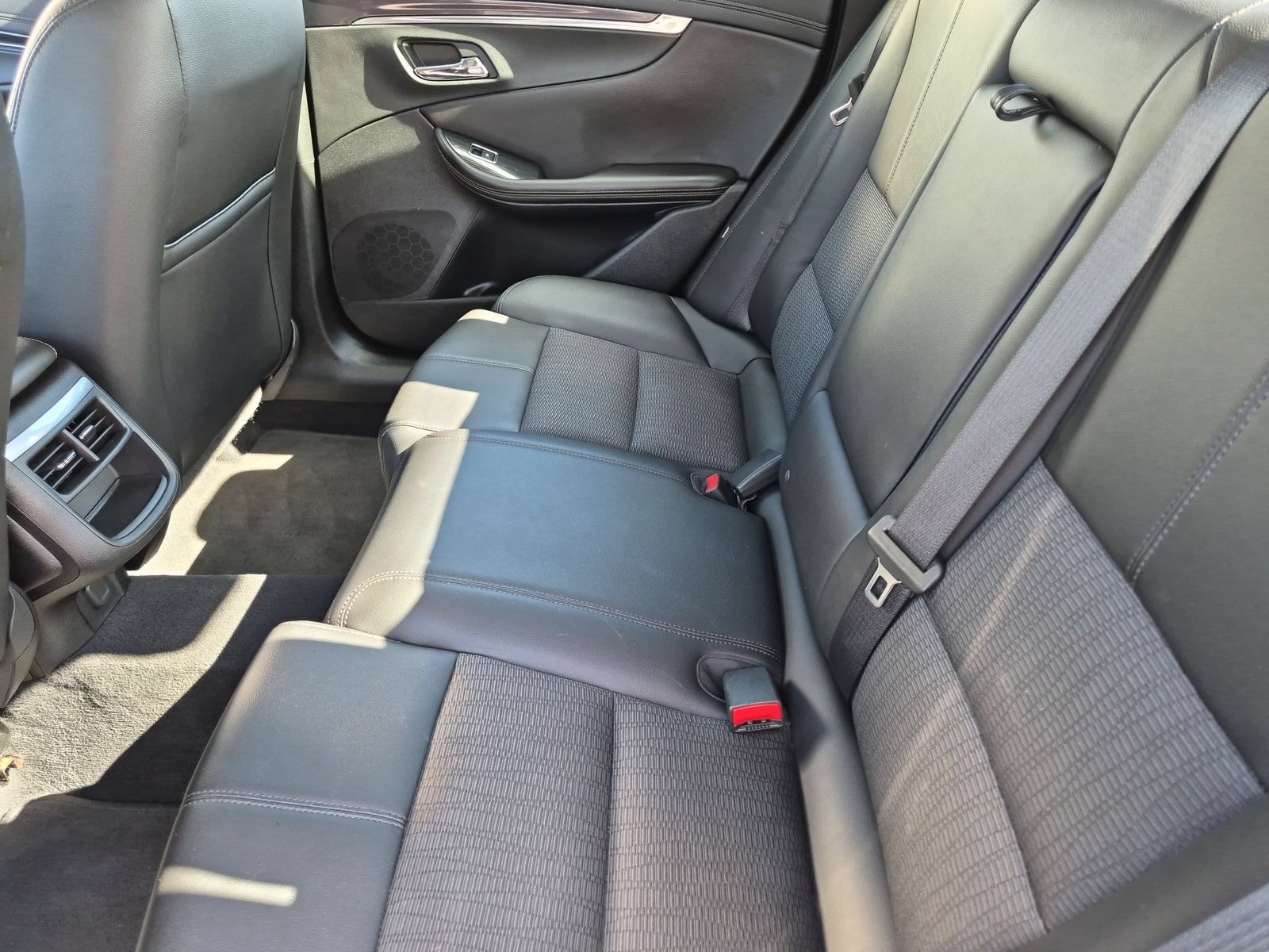 Used 2018 Chevrolet Impala LT FWD image 20