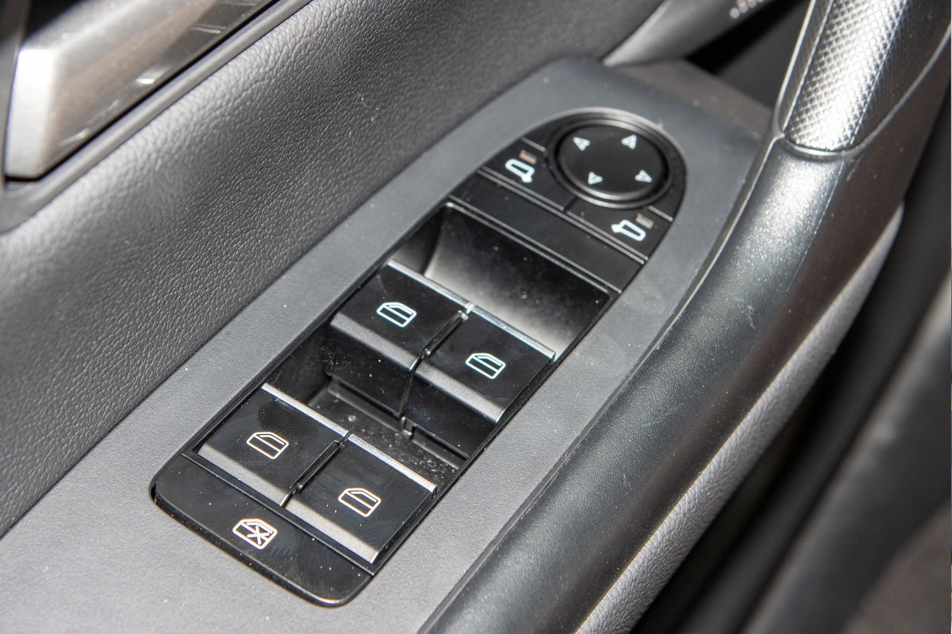 Certified 2025 MAZDA CX-50 AWD 2.5 S w/ Premium Package image 24