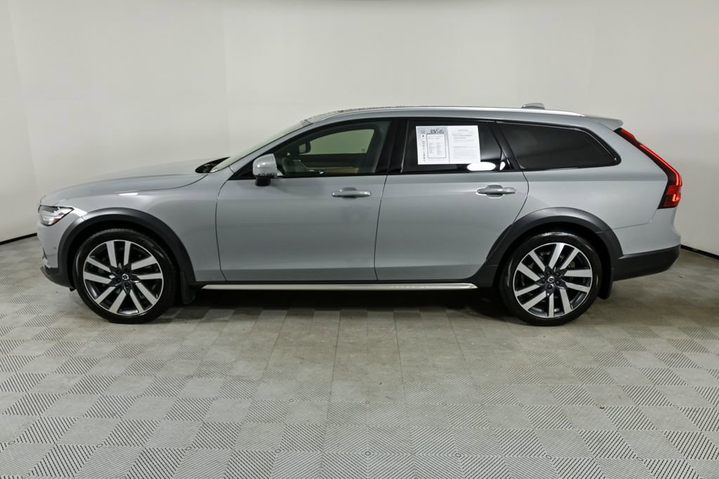 Certified 2024 Volvo V90 B6 Cross Country Ultimate w/ Protection Package Premier image 2