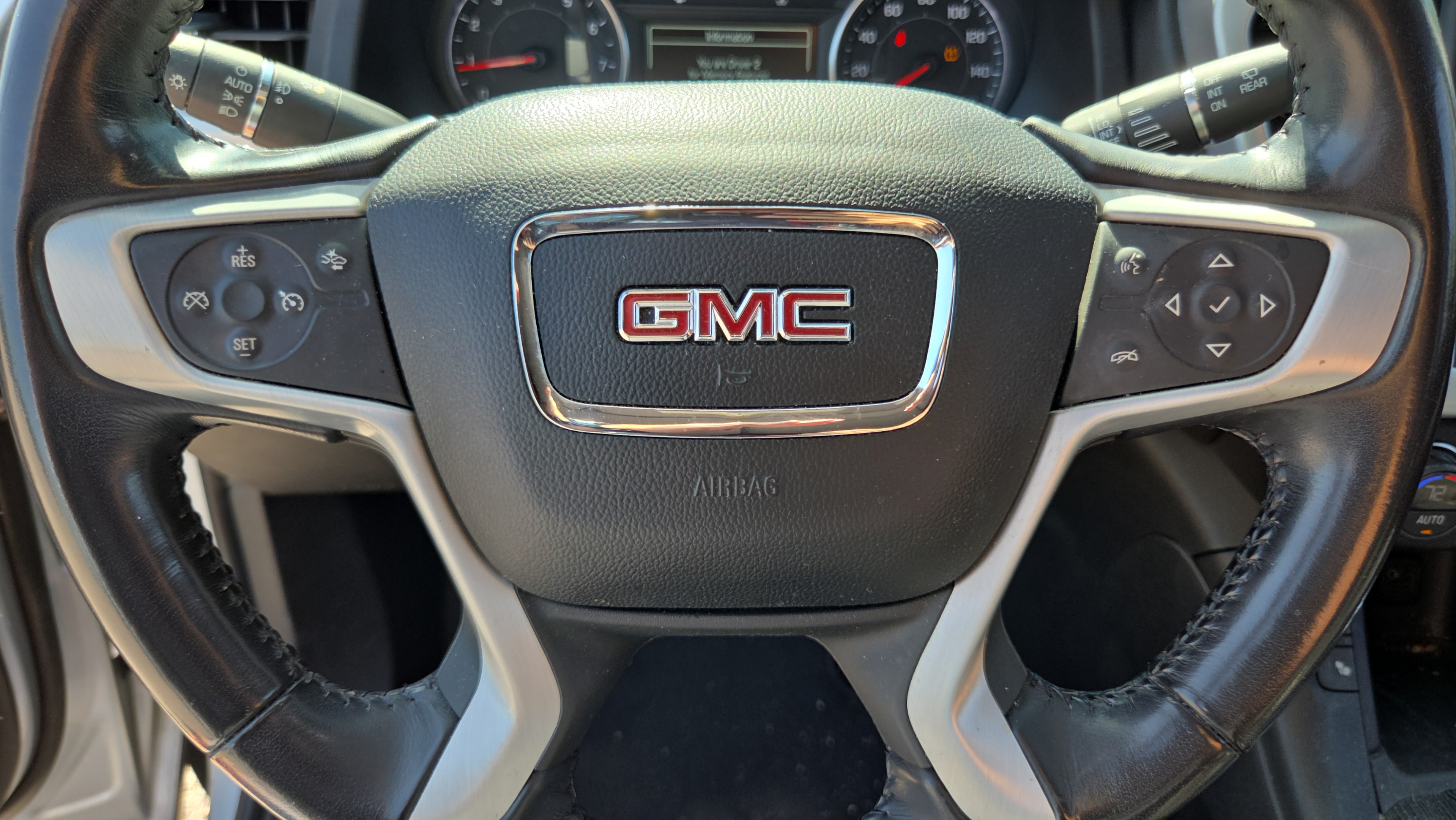 Used 2018 GMC Acadia SLT AWD/4WD image 25