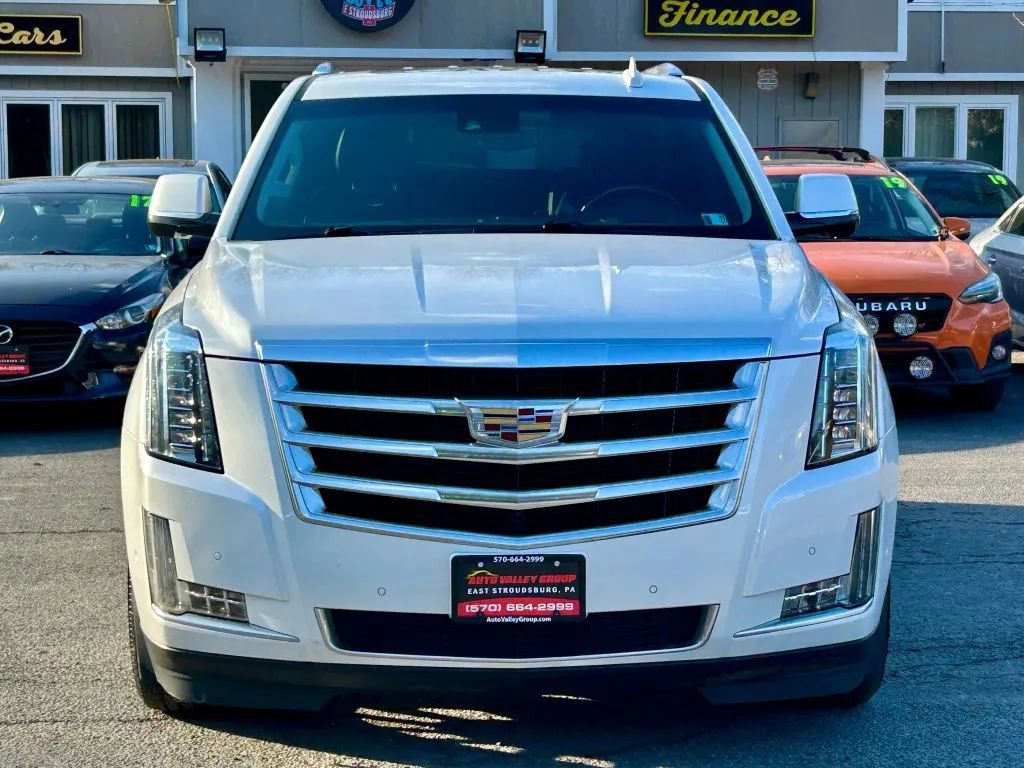 Used 2017 Cadillac Escalade Luxury image 3
