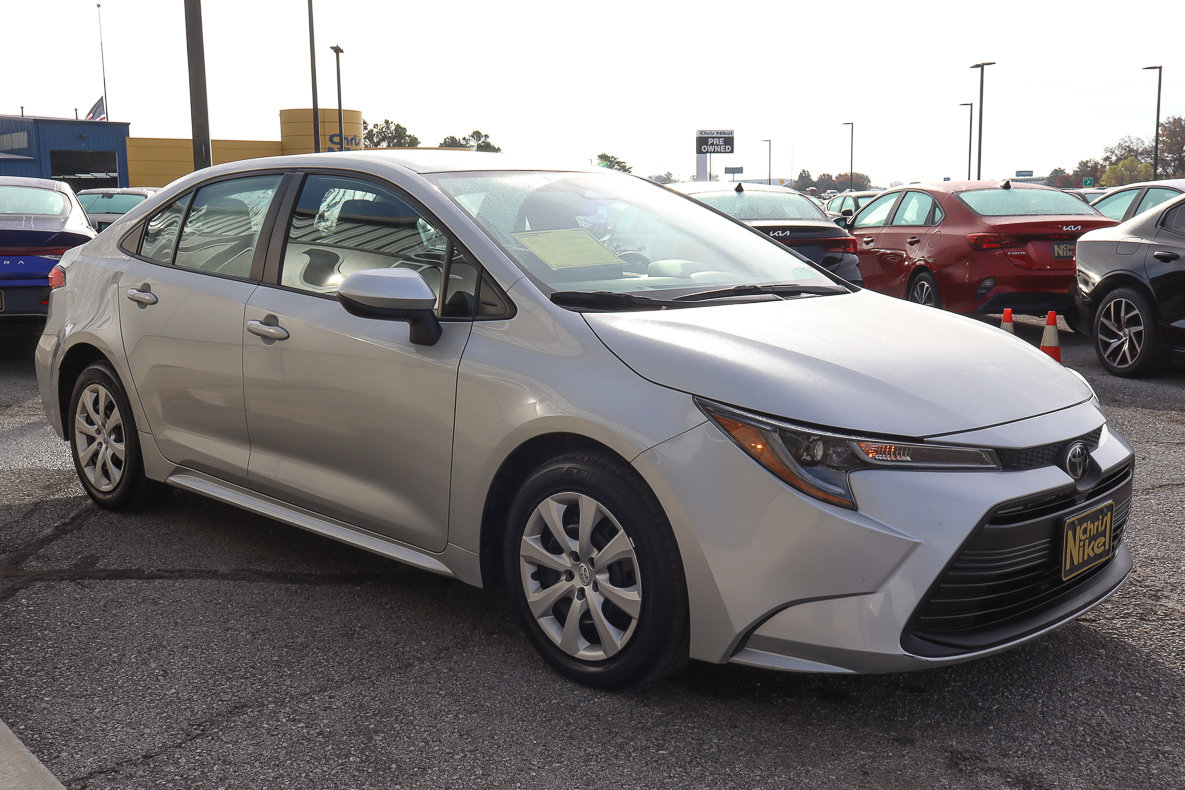 Used 2024 Toyota Corolla LE image 3
