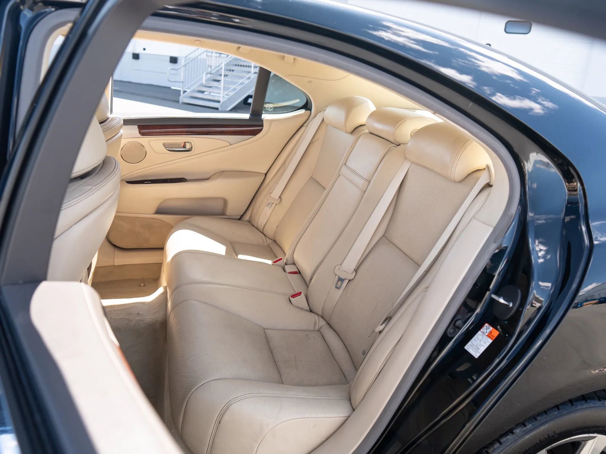 Used 2016 Lexus LS 460 AWD w/ Comfort Package image 27