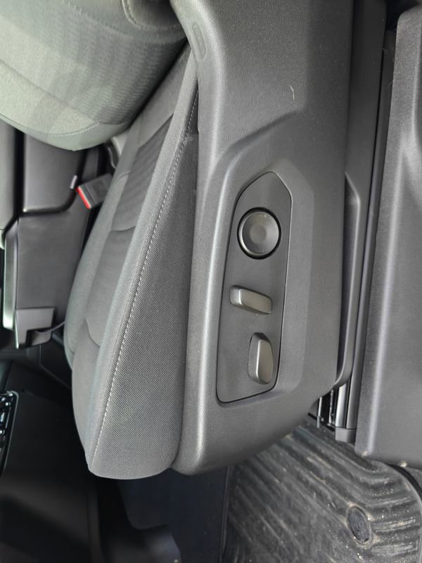 Used 2025 Chevrolet Silverado 1500 LT AWD/4WD image 12