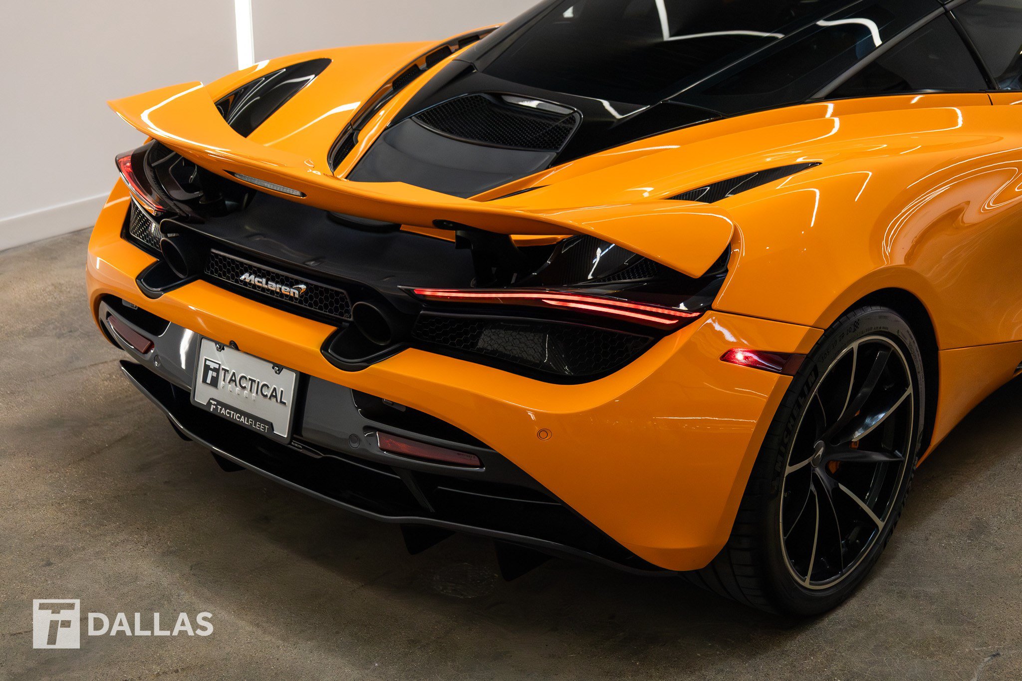 Used 2019 McLaren 720S RWD image 13