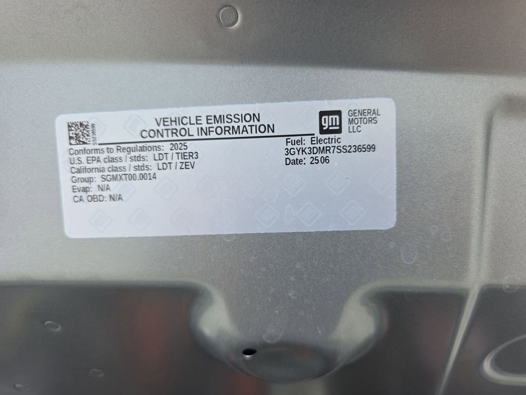 Used 2025 Cadillac Optiq Luxury 2 image 36