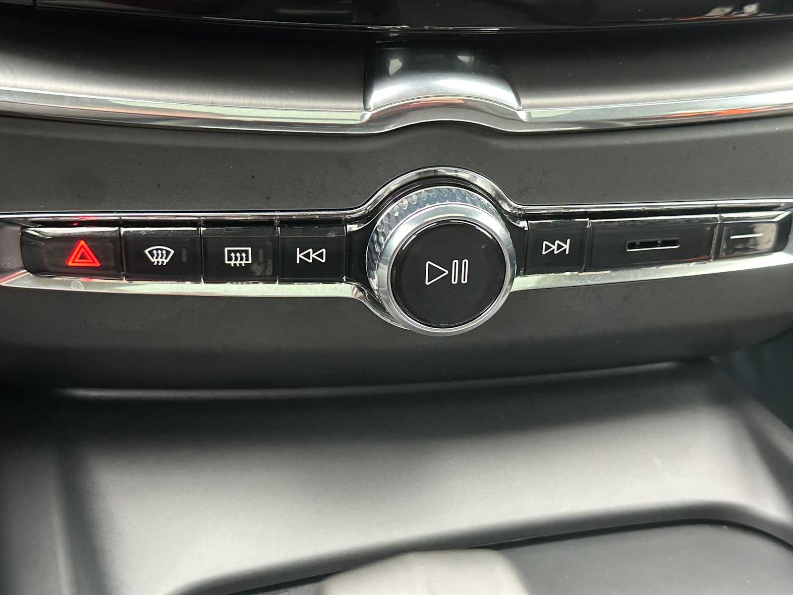 Used 2025 Volvo XC60 B5 Core w/ Protection Package Premier image 29