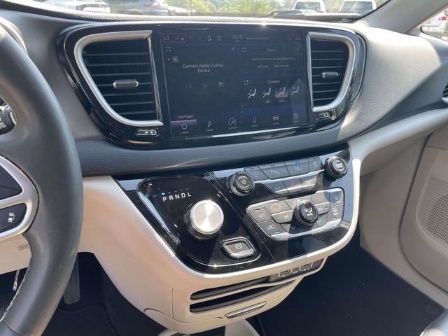 Used 2024 Chrysler Pacifica Touring-L FWD image 23