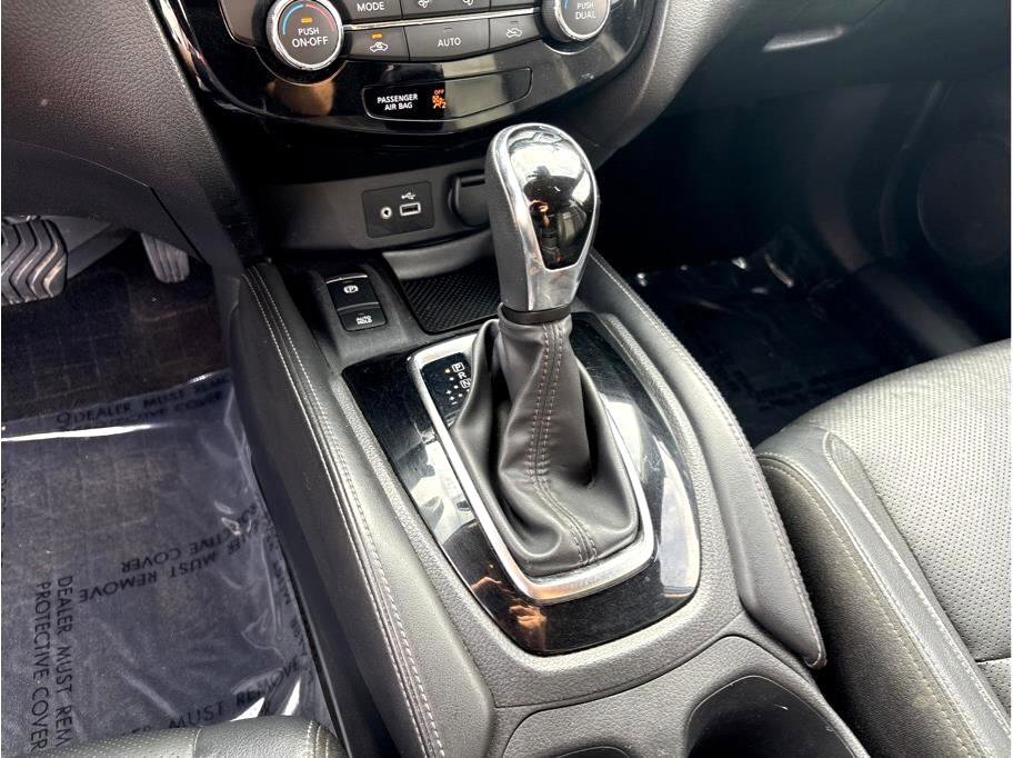 Used 2018 Nissan Rogue SL w/ Premium Package image 20