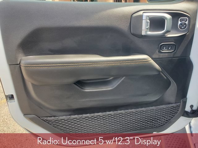 Used 2025 Jeep Wrangler Unlimited Sahara w/ Technology Group AWD/4WD image 13