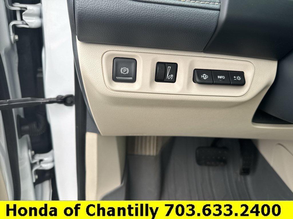 Used 2020 GMC Acadia Denali w/ Denali Ultimate Package AWD/4WD image 22