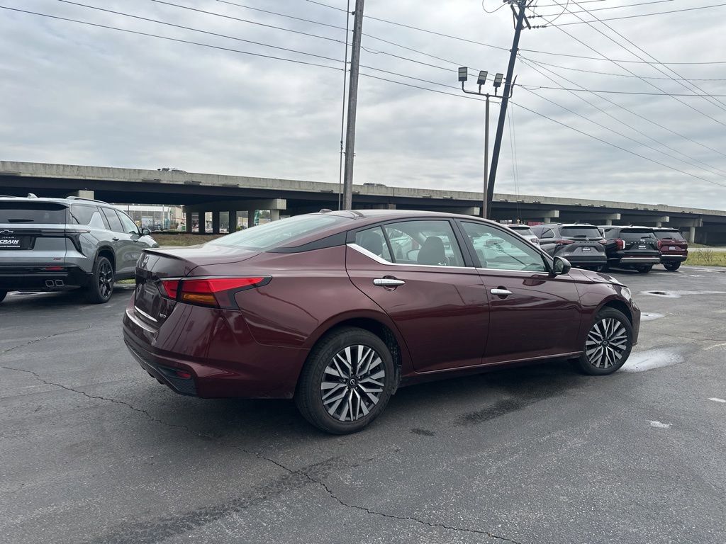 Used 2025 Nissan Altima 2.5 SV AWD/4WD image 5