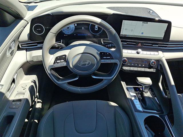 Certified 2025 Hyundai Elantra SEL FWD image 21