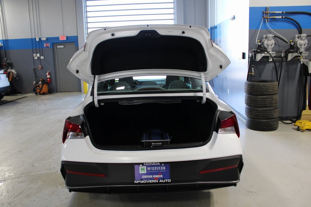Used 2025 Hyundai Elantra Sport image 45