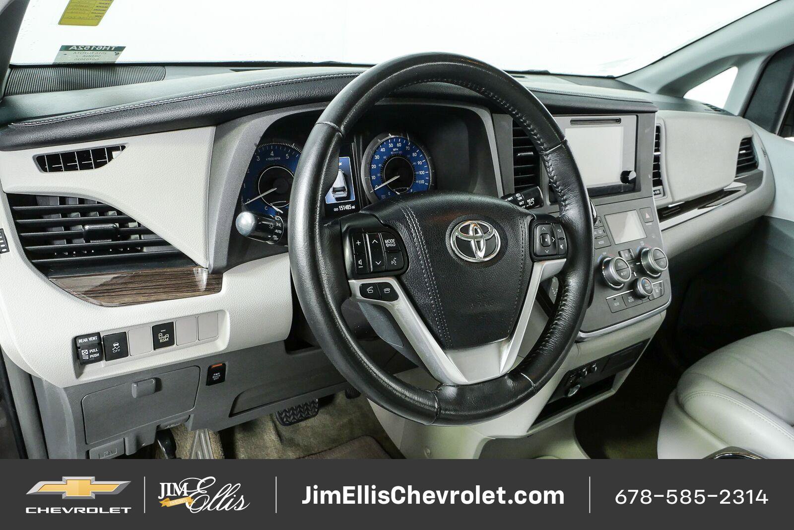 Used 2016 Toyota Sienna XLE FWD image 4