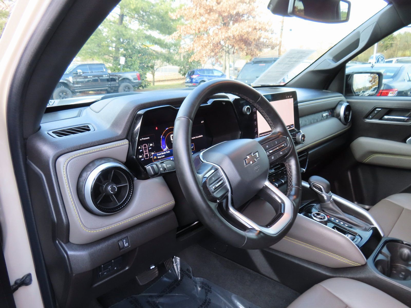 Used 2023 Chevrolet Colorado ZR2 w/ ZR2 Convenience Package III image 16