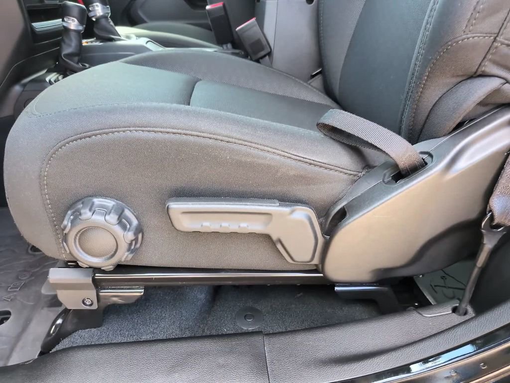 Used 2022 Jeep Wrangler Sport S image 23