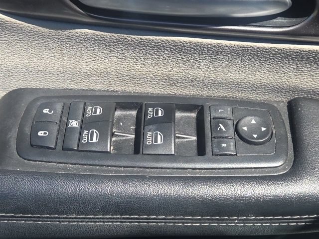 Used 2017 Chrysler Pacifica Limited w/ UConnect Theater Package FWD image 25