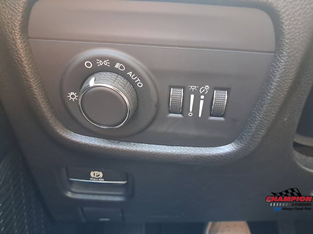 Used 2023 Jeep Grand Cherokee L Laredo AWD/4WD image 31