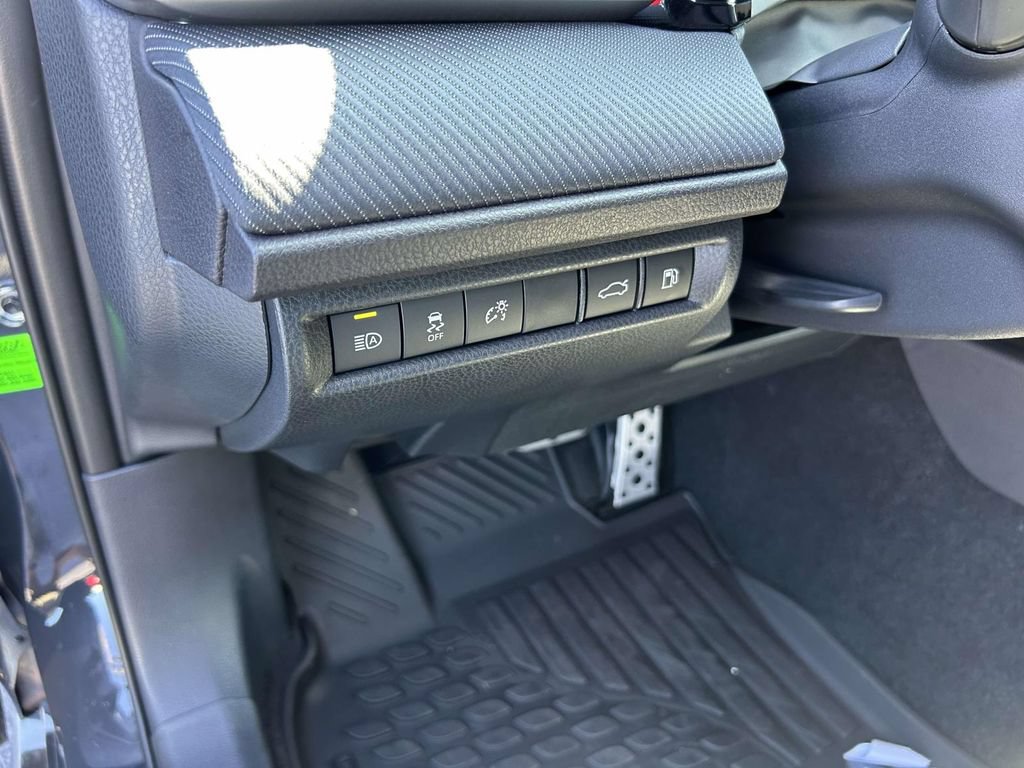New 2026 Toyota Camry Hybrid FWD image 17