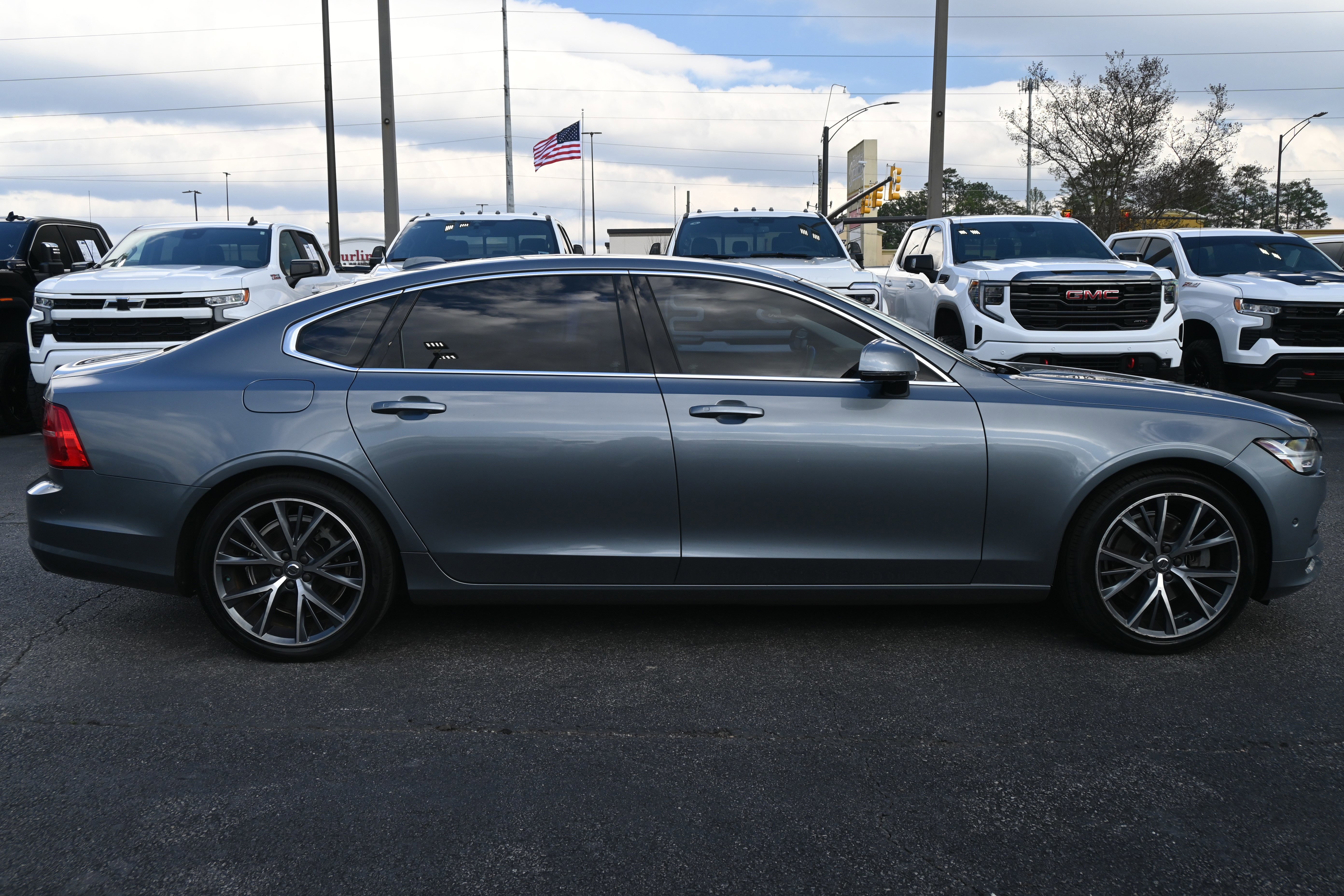 Used 2018 Volvo S90 T5 Momentum FWD image 11
