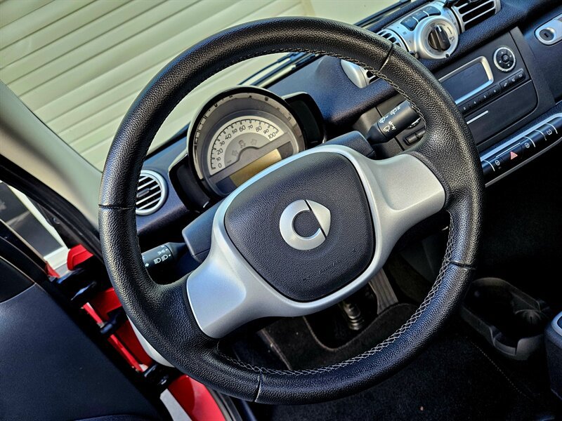 Used 2013 smart fortwo pure RWD image 29