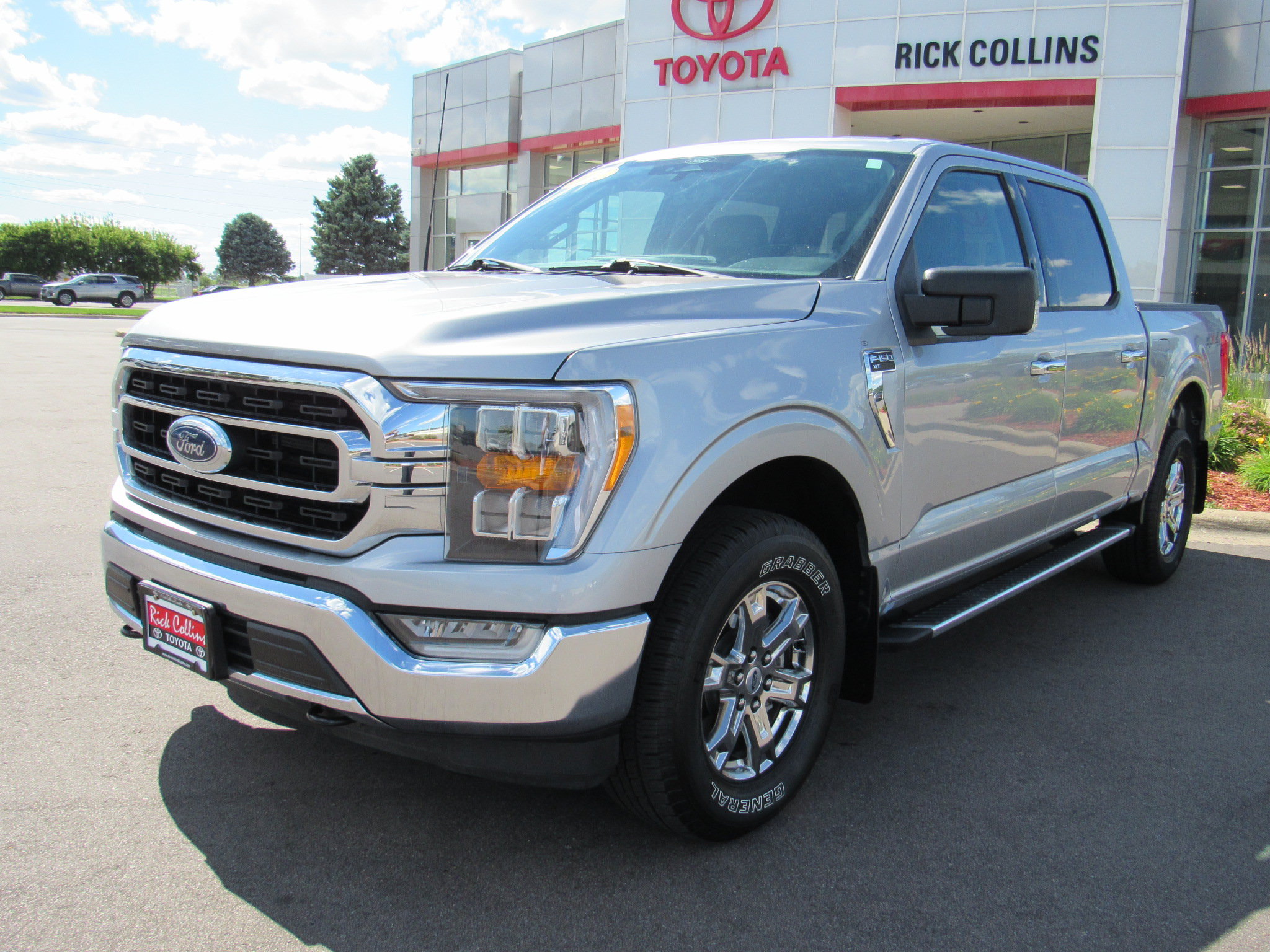 Used 2022 Ford F150 XLT w/ Equipment Group 302A High AWD/4WD image 2