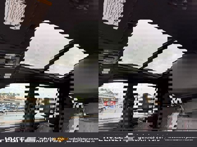 Used 2023 Chevrolet Suburban RST AWD/4WD image 32