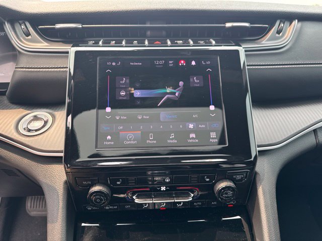 Used 2025 Jeep Grand Cherokee Laredo X w/ Luxury Tech Group I AWD/4WD image 29