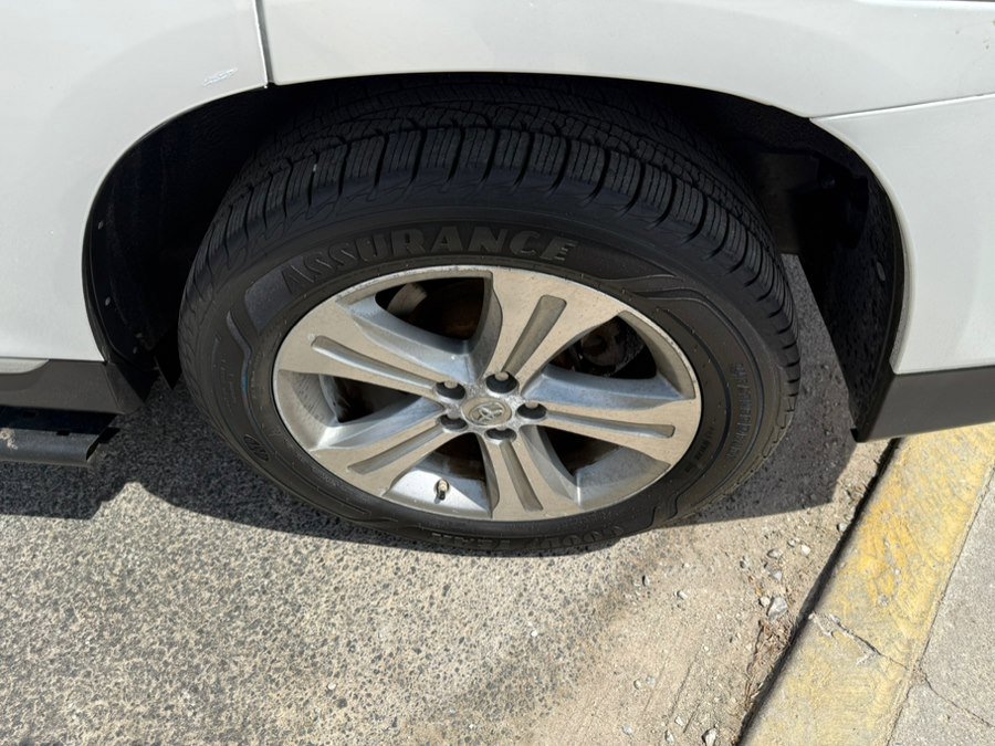 Used 2011 Toyota Highlander Limited w/ Tow Pkg AWD/4WD image 22