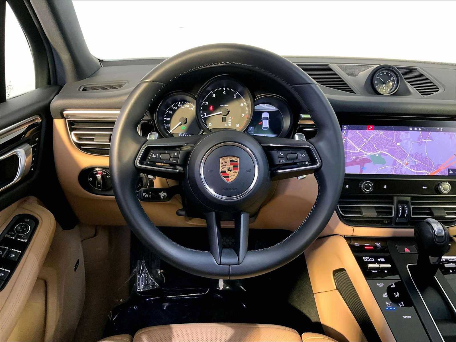 Certified 2023 Porsche Macan AWD/4WD image 15