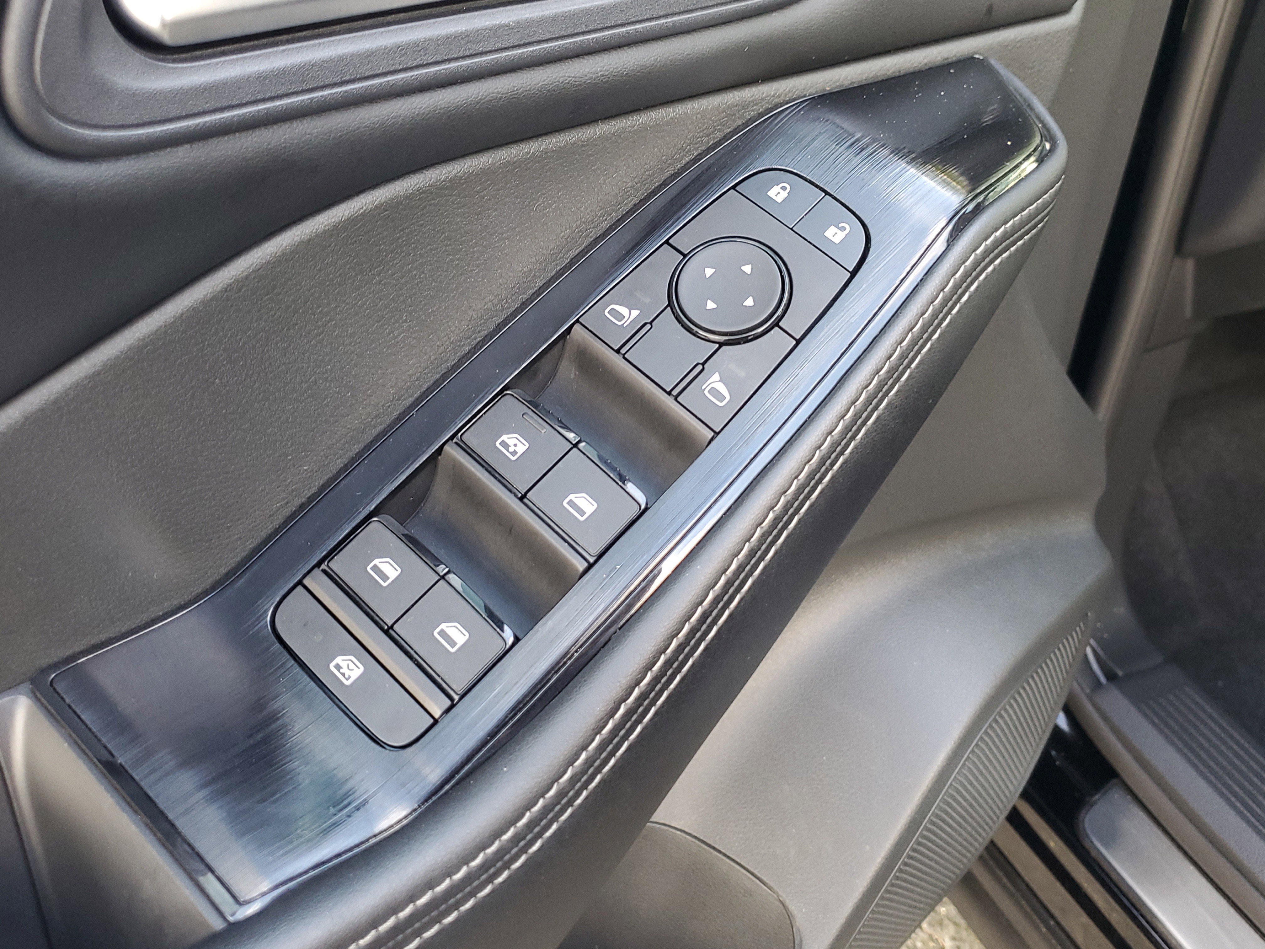 Certified 2024 Nissan Rogue SV image 18