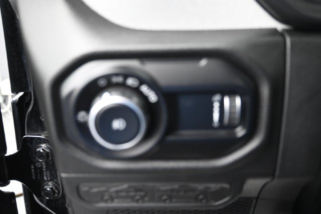 Used 2025 Jeep Wrangler Unlimited Sport AWD/4WD image 18