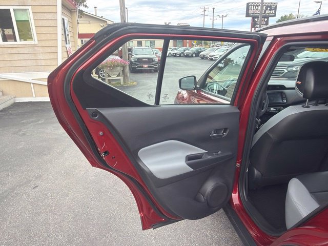 Used 2023 Nissan Kicks SR w/ SR Premium Package FWD image 21