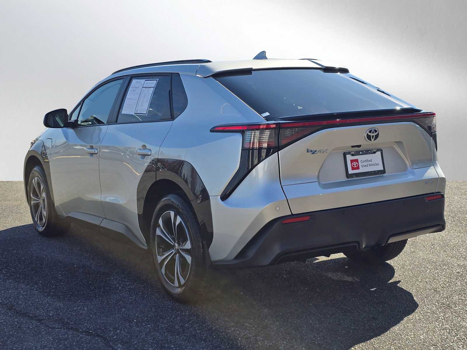 Used 2023 Toyota bZ4X XLE w/ Weather Package image 5