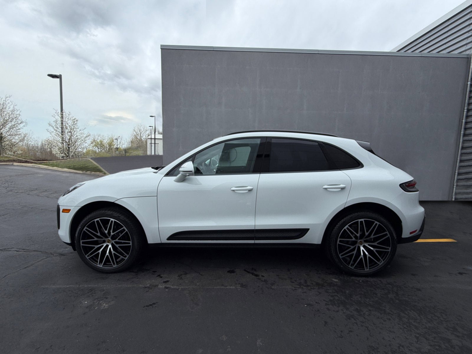 New 2026 Porsche Macan AWD/4WD image 2