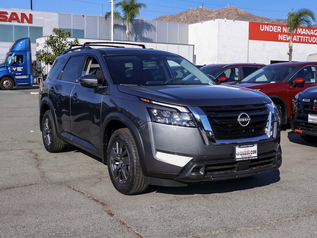 New 2025 Nissan Pathfinder SV image 2