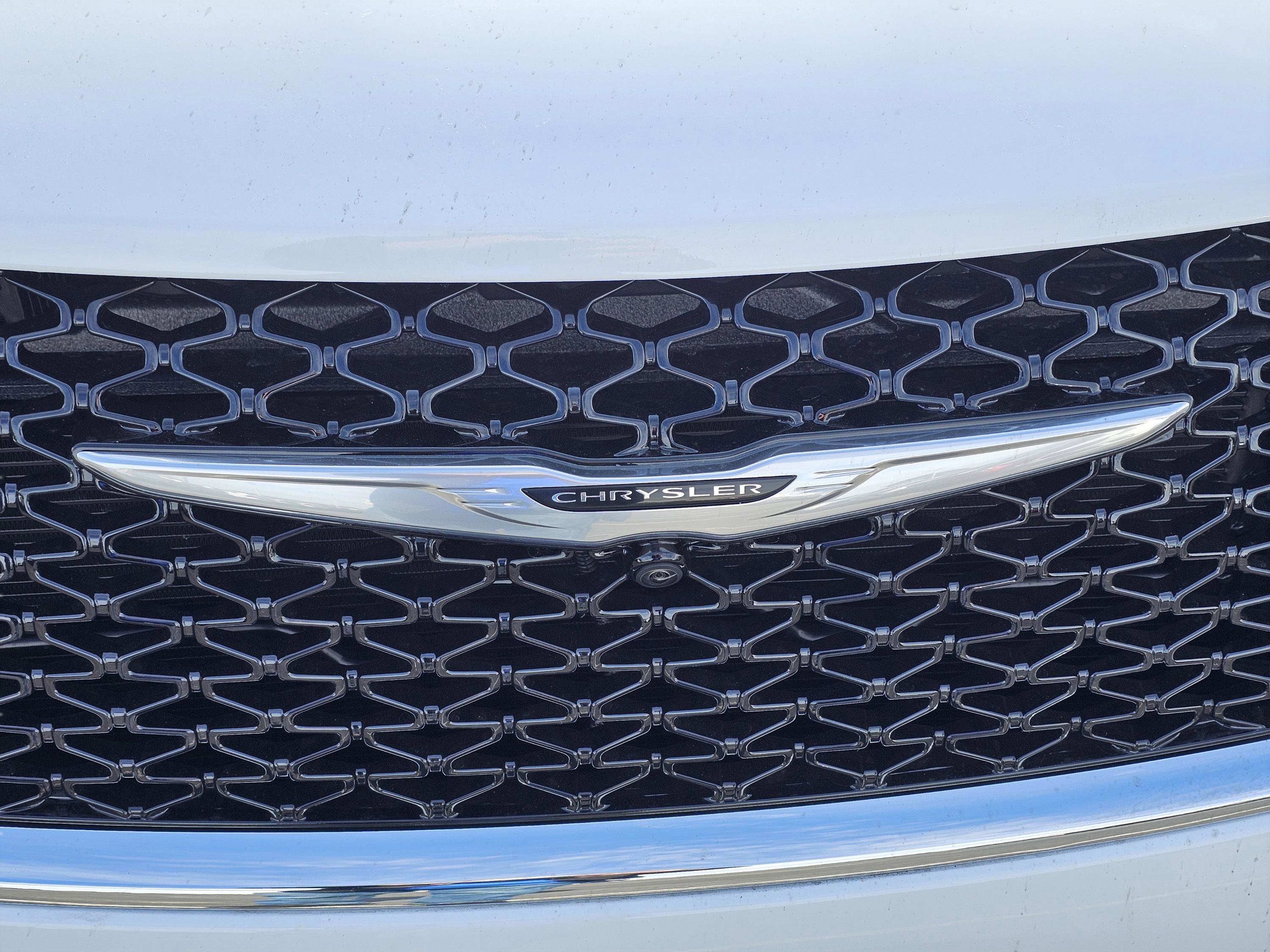 New 2026 Chrysler Pacifica Select image 3