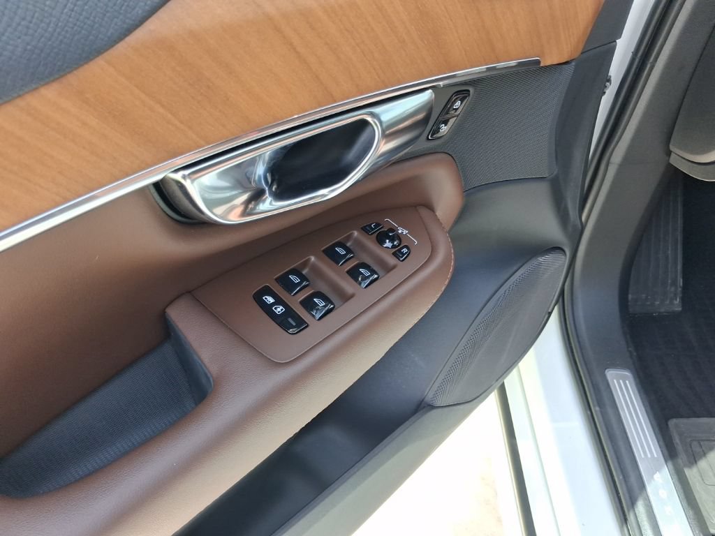 Certified 2025 Volvo XC90 B5 Plus w/ Protection Package Premier AWD/4WD image 16