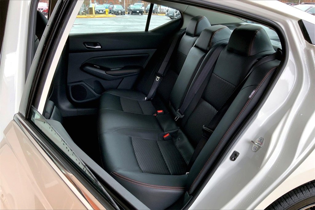 New 2025 Nissan Altima 2.5 SR image 10