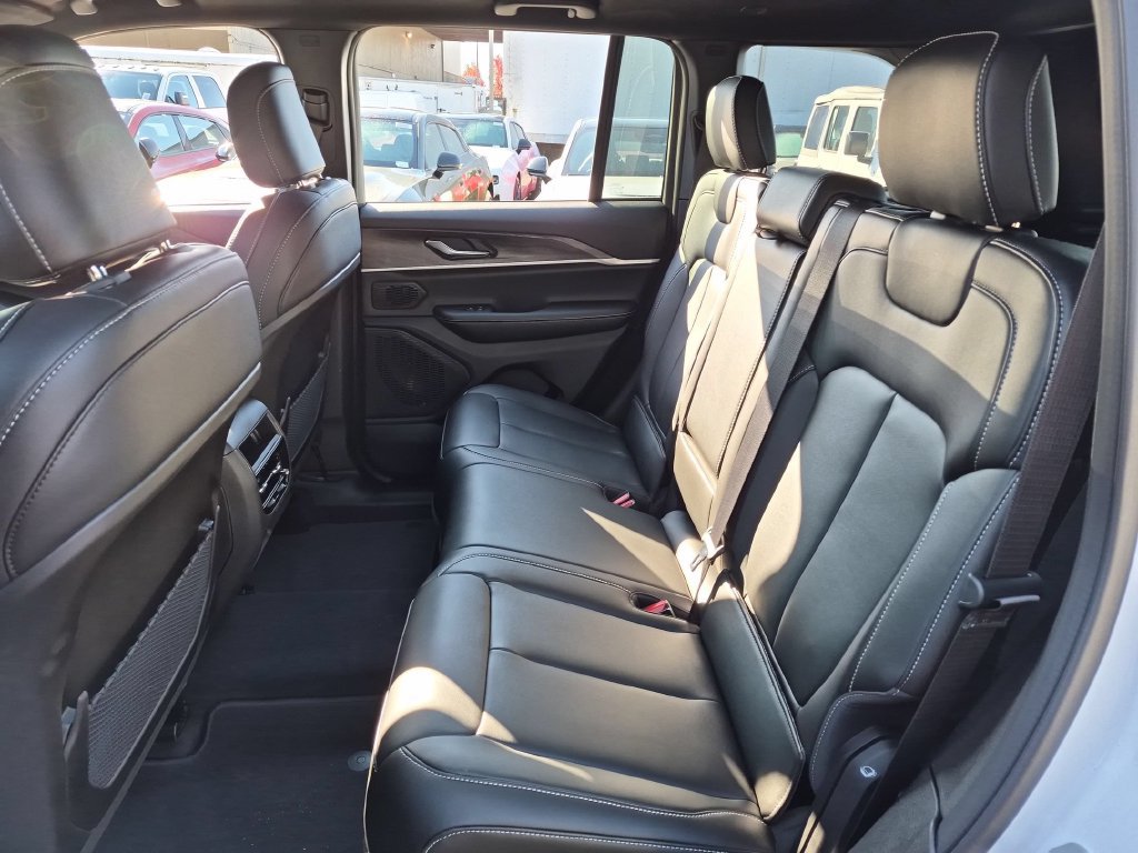 New 2026 Jeep Grand Cherokee Limited w/ Limited Altitude Package AWD/4WD image 14
