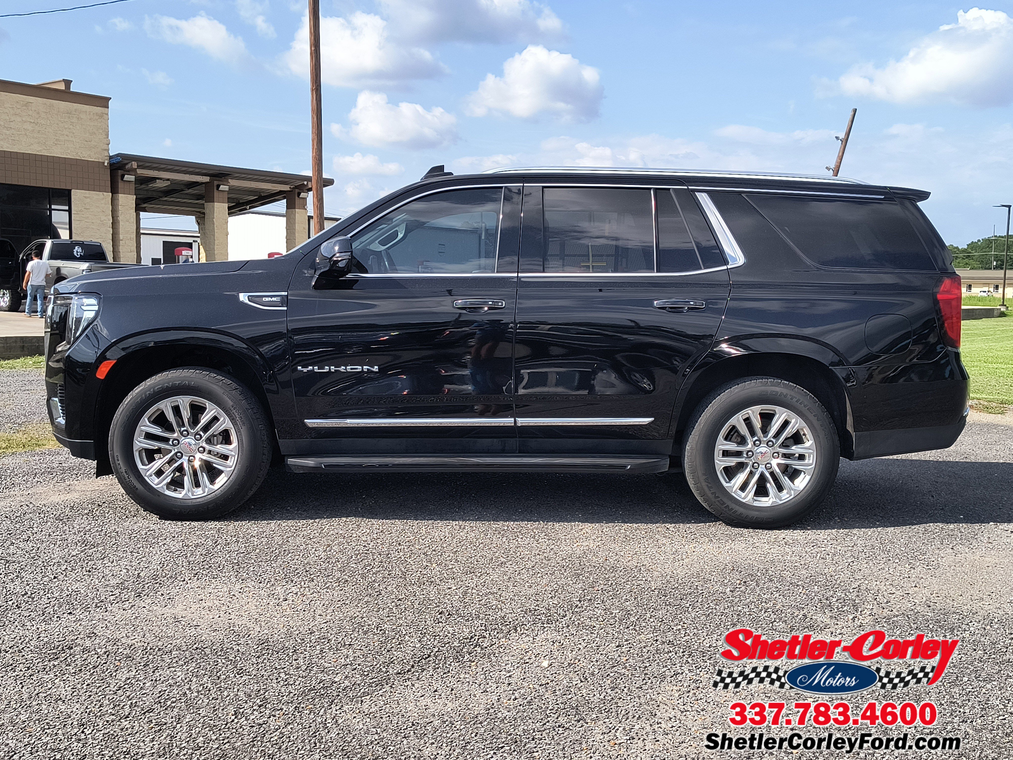 Used 2022 GMC Yukon SLT w/ SLT Luxury Package image 3