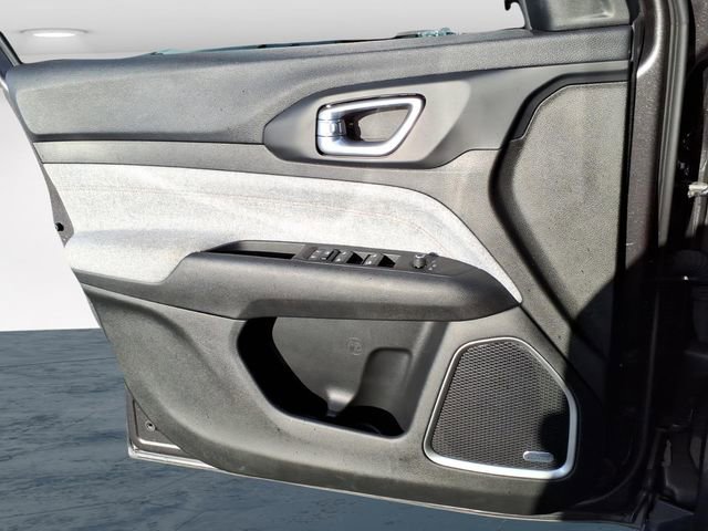 Used 2023 Jeep Compass Latitude w/ Sun and Sound Group image 27