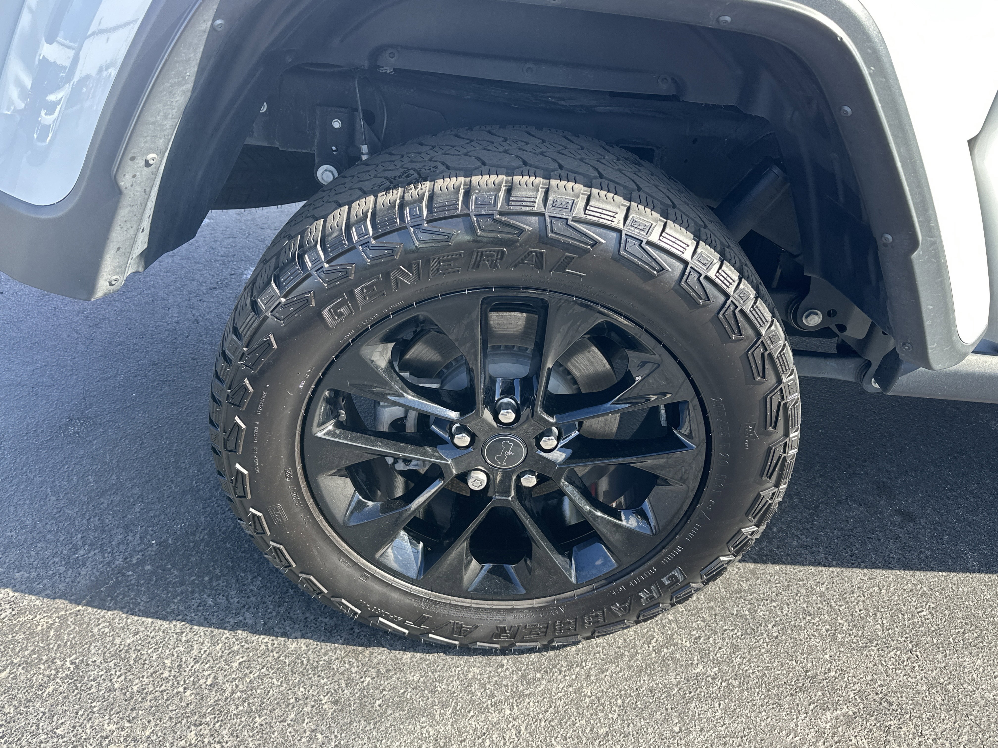 Used 2025 Jeep Gladiator Sport image 13