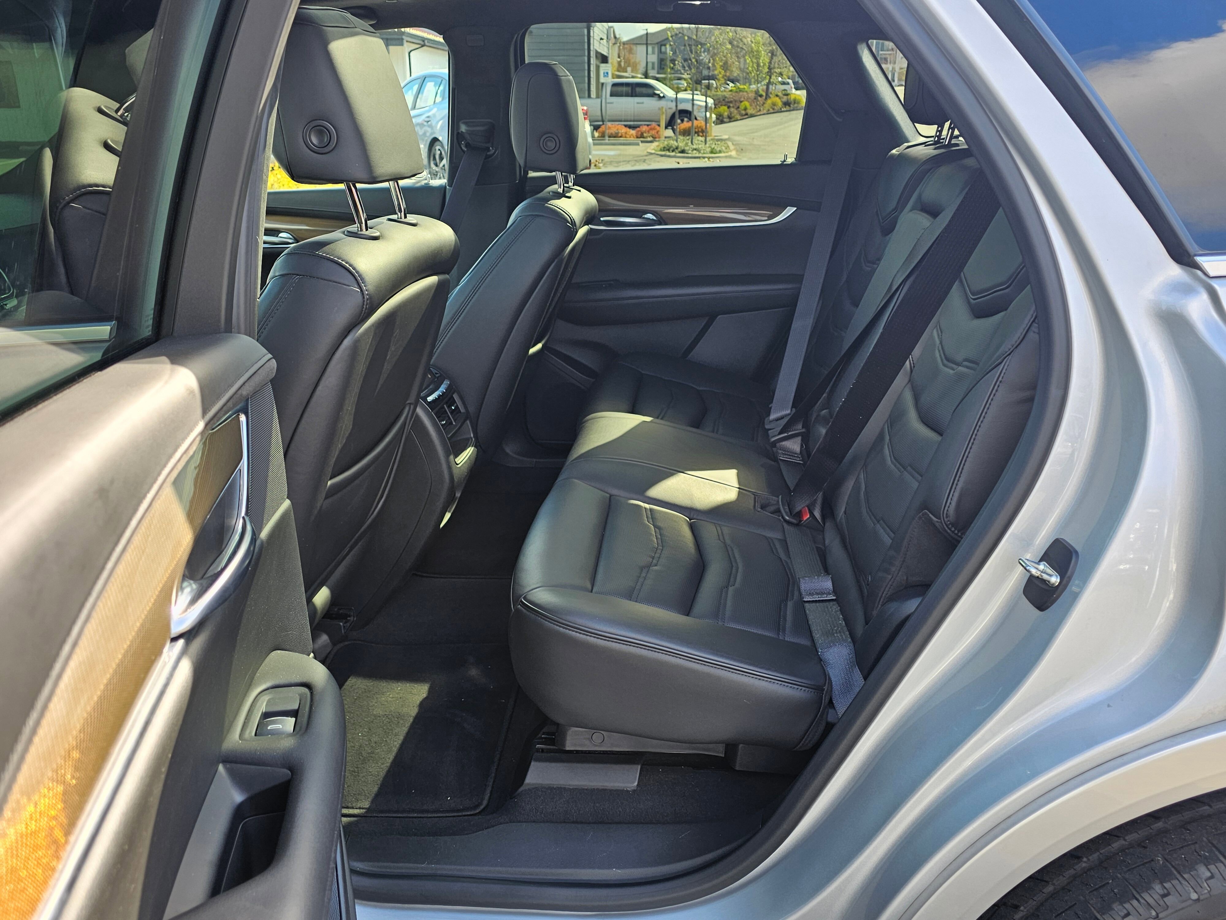 Used 2017 Cadillac XT5 Platinum w/ Driver Assist Package image 31