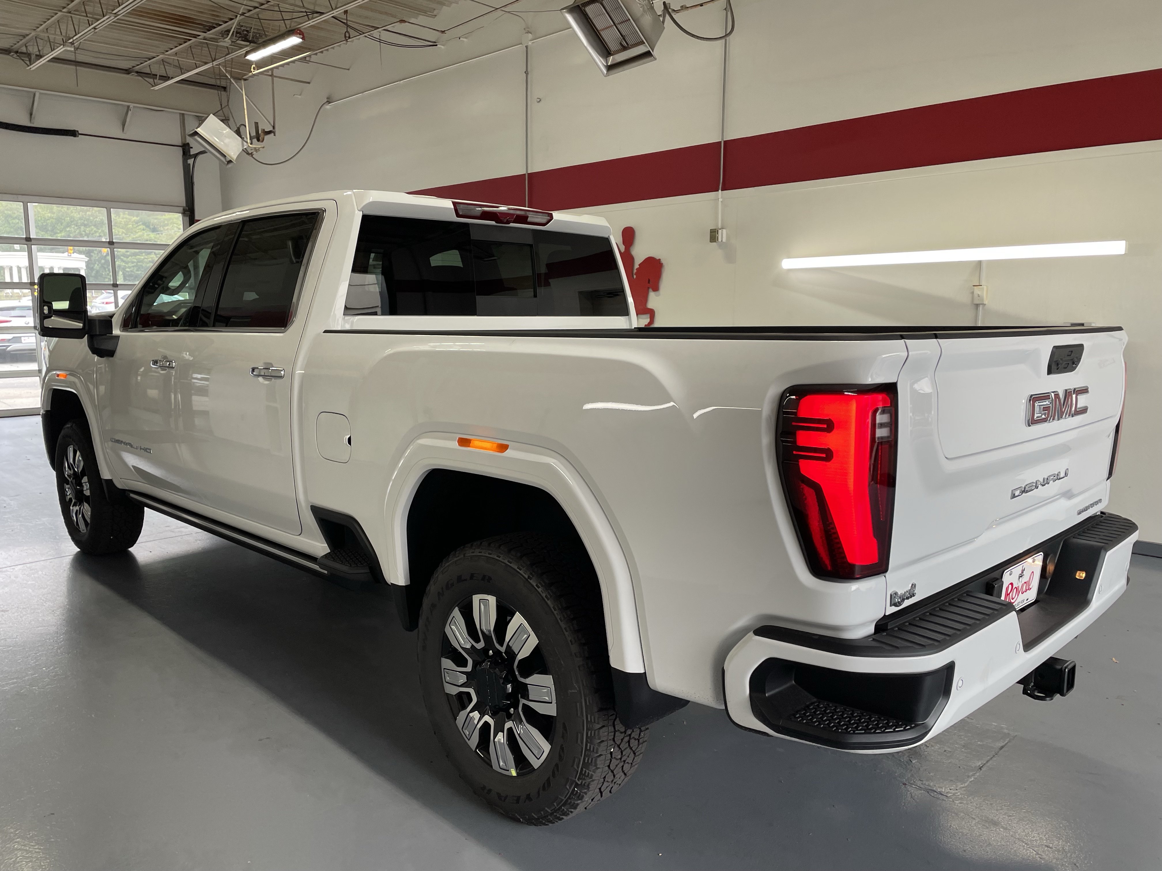 New 2026 GMC Sierra 2500 Denali w/ Denali Reserve Package AWD/4WD image 6